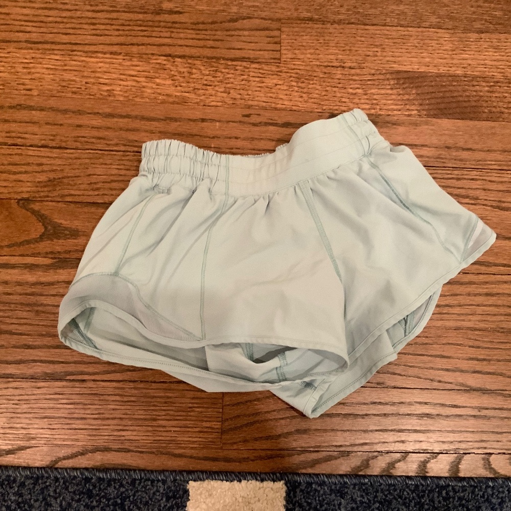 Lululemon hotty hot 2.5 shorts